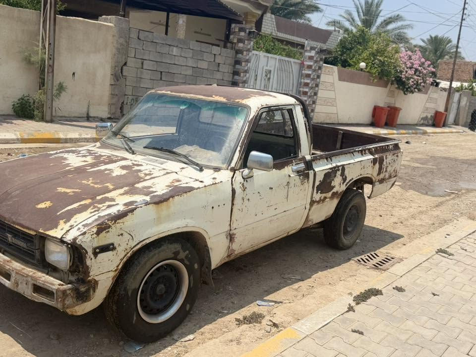 السلام عليكم بيكم 82 سياره راعيها ميت اسويلك وكاله سياره محركها بي تنقيص قليل سياره نشطة السعر 16 ورقه وبيها مجال للطيب الرقم ***********
