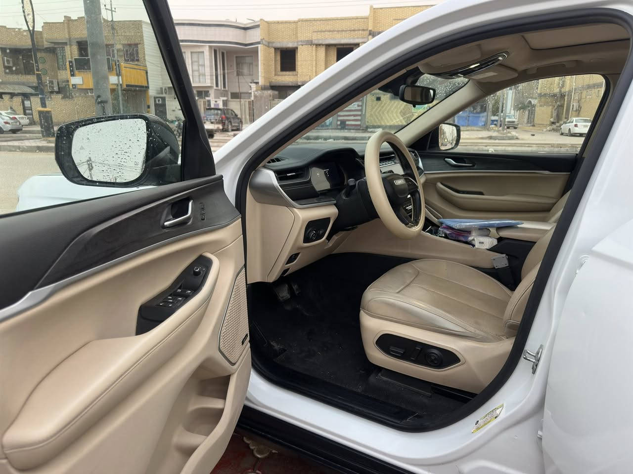 سيارة جيب شيروكي لميتد 7 راكب خليجي موديل 2022، 6 سلندر، ماشية 82 الف، فول مواصفات، فتحة بالقمارة وتحكم ستيرن، 3 قطع تبريد. 
بيه بارد بسيط جدا بالبنيد.
تحويل مباشر بأسمي رقم بغداد 
ما متواجد على الفيس 
رقم الهاتف ***********
