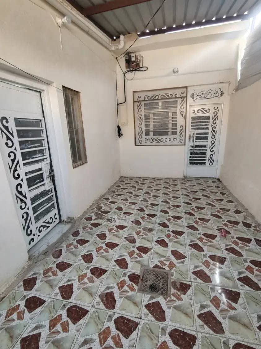 🏤🏤🏤🏤بيت للبيع 🏤🏤🏤 🏤

الموقع //
حي الوحده خلف المستوصف 

المساحه //100متر 
الواجهة //10متر 

يحتوي على
 غرفه وصاله ومطبخ وحمام أستقبال

للأستفسار على 
الأرقام الضاهره وأتساب 
***********
***********

أو مراجعة مكتب محمد الغانمي جمهوري شارع السائدين مقابل ملعب 🏟️ الاتفاق الرياضي
