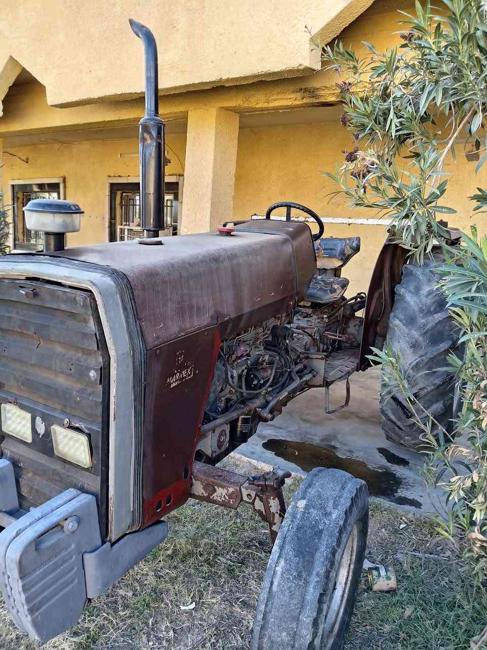 السلام عليكم مكينه للبيع حجم 290 موديل 81 السعر 9,000,000 المكان القرمه ابراهيم بن علي ***********
