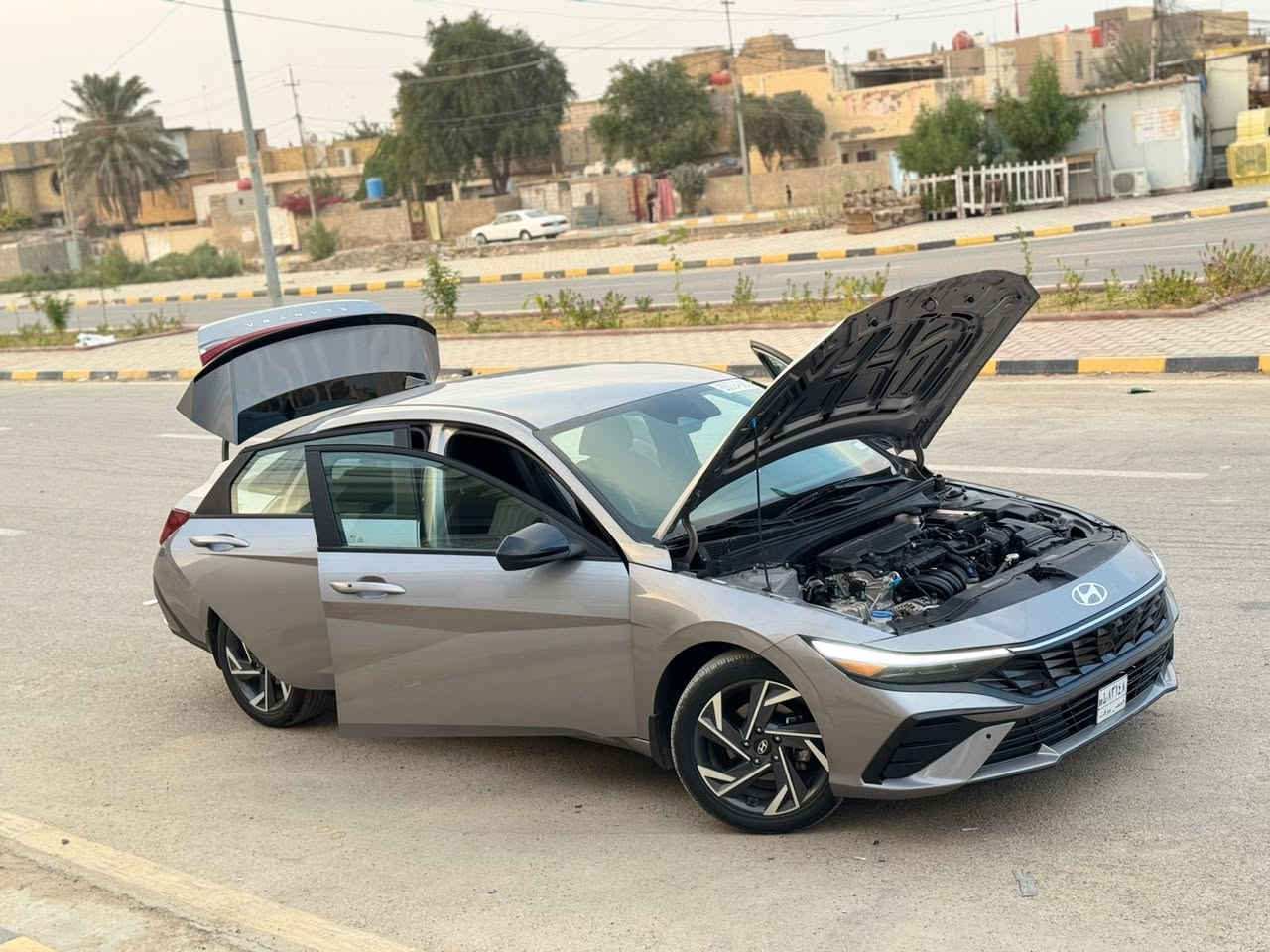 السلام عليكم النترا موديل 2025 حادث سرقة بنيد فقط بصمة كار بلي تشغيل عن بعد بدون رقم منفيس بسمي تحويل مباشر مكان السيارة بغداد الكرخ ب155 وبيه مجال رقم الهاتف ***********
