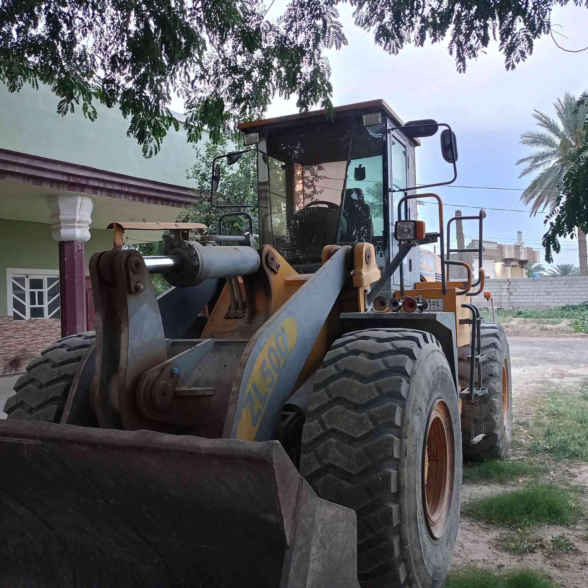 شفل للبيع صيني ZL50 موديل 2008 السعر 205وبي مجال للاستفسار الاتصال ***********
