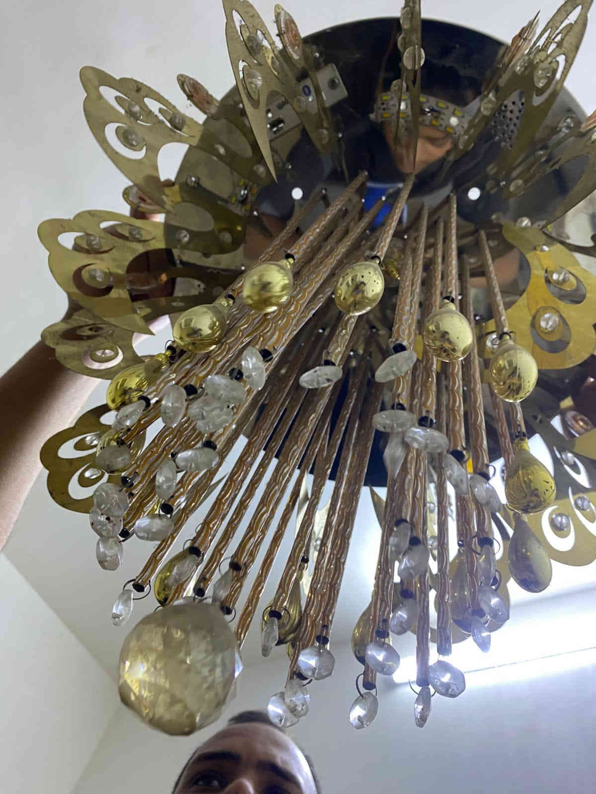 ثريات عدد 3 للبيع 
السعر     125
مكاني بغداد المشتل 
شارع المطبك
***********
