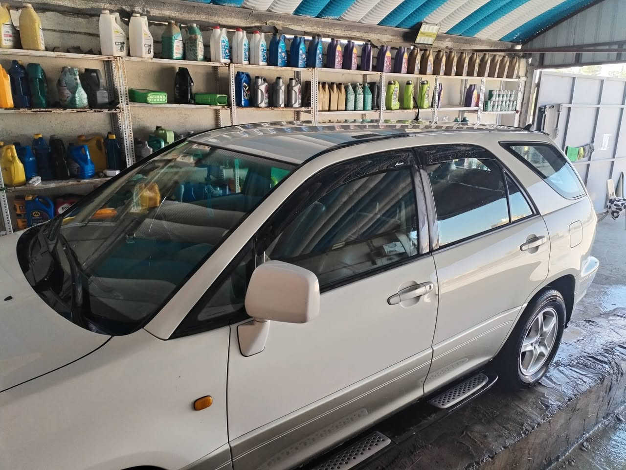 سلام عليكم تويوتا هارير موديل 2000 مكينه 6 سلندر تبريد شغال قطعتين  رقم ذي قار مكانه ناصريه تحويل مباشر سياره جاهزه  مكفوله كفاله عامه بدون ضربه وصبغ وتبديل كل غراضه كامري بلاد3 انضمه قياده مري شفط سعره 68 مع المجال الاستفسار اكثر اتصل ***********
