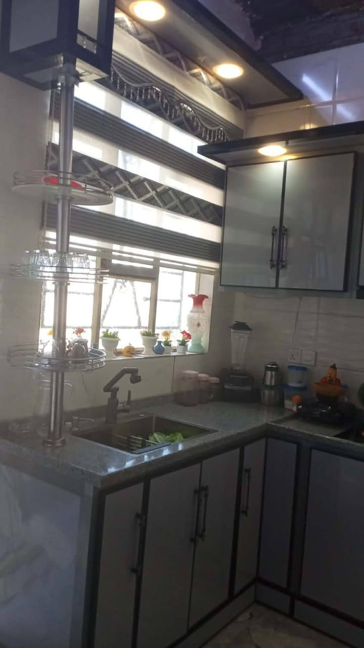 السلام عليكم بيت للبيع مساحة 100 متر
غرفه + صاله + مطبخ  +صحيات + استقبال + غرفه فوق ، بيت جاهز للسكن فقط الواجهة ما كامله قرب مدرسة غصن الزيتون 
السعر 43 وبي مجال 

*********** واتساب 
‏‪***********‬‏ واتساب
