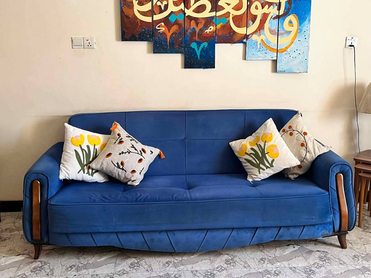السلام عليكم
تخم تركي ٧مقاعد نضافه ٩٩بالميه
القنفه الكبيره تصير جربايه ومخزن 
للاستفسار اكثر الاتصاال على الرقم
***********/ابو علي
