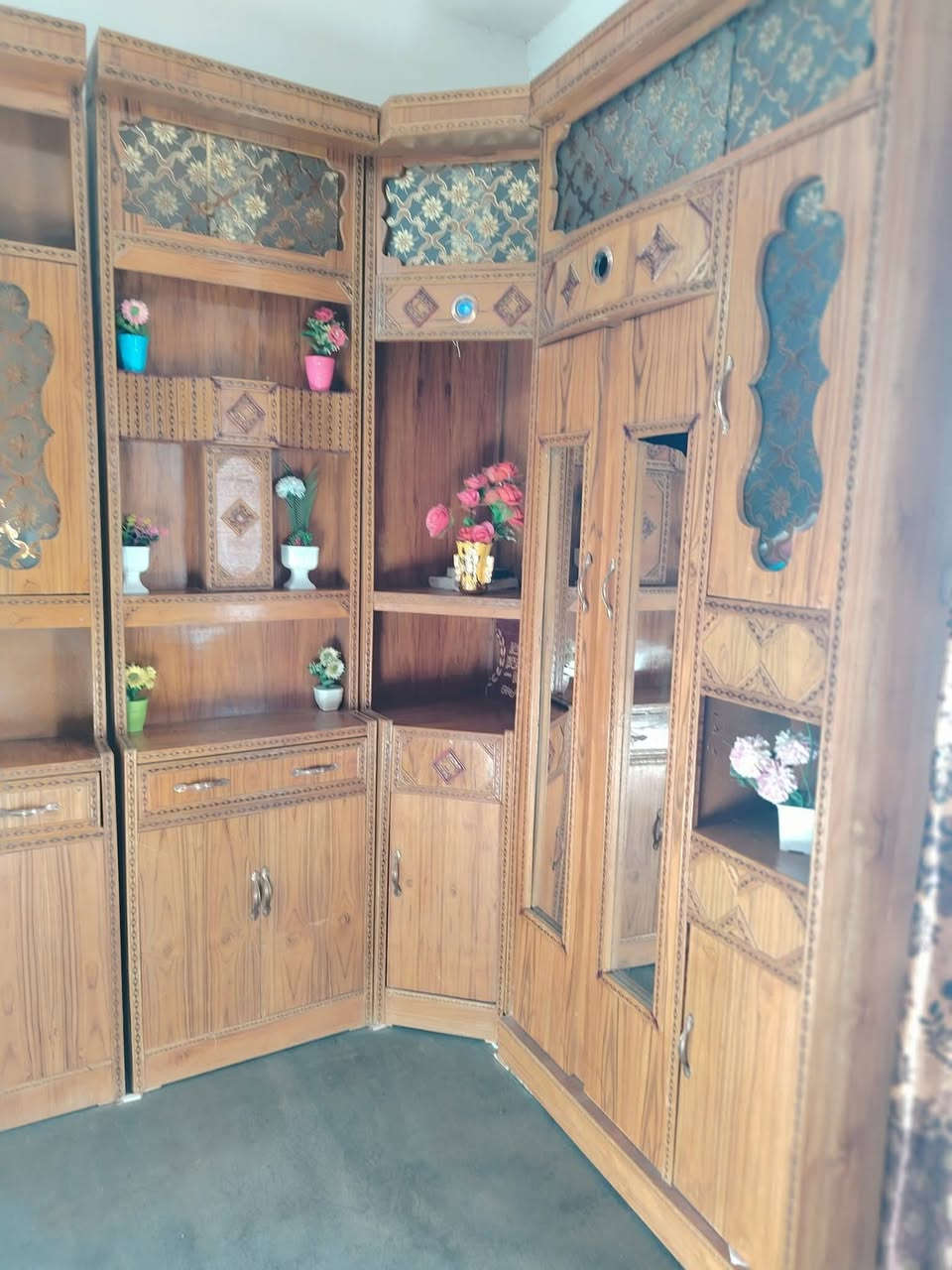 سلام عليكم غرفه نوم  
 خشب صاج عراقي للبيع غرفه نضيفه وكويسه هذا رقمي
***********
