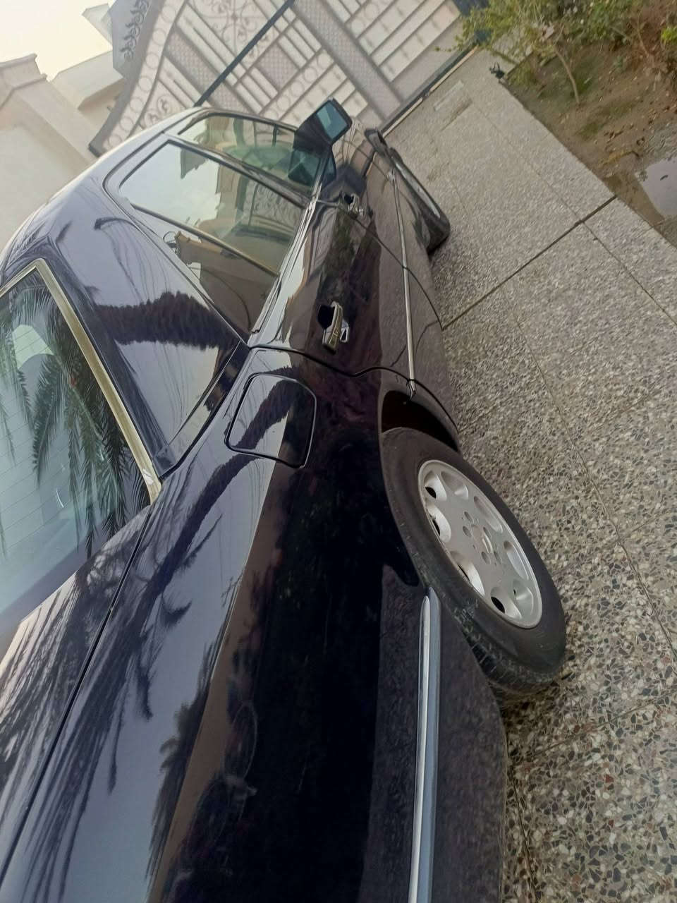 اسلام عليكم
مرخصة الادمن المحترم 
مارسدس دب 
مكينة 320خراطيم
غرفة بلادية جديدة
كهربائيات جديدة
صدر جديد
كير ومحرك مكفولات
جام كهرباء 
سلايت طكتين 
بردة كهرباء 
مري جانبية كهرباء
ويل 15تفاحة
بعد اهواية مواصفات بيها السيارة 
السعر 80 بيها مجال 
***********
***********
