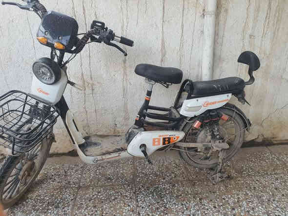 السلام عليكم دراجه شحن موديل ٢٠٢٤ جديده ما مستخدمه كلش قليل للبيع ٣٥٠وبيها مجال المكان حله للستفسار التصال على الرقم ***********بطاريات جديدات
