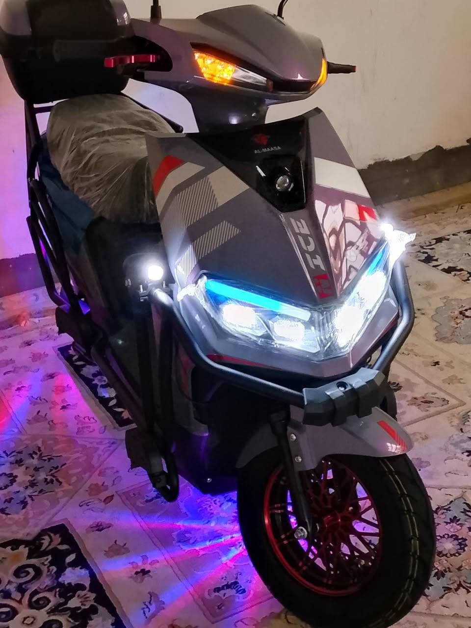 سلام عليكم ماطور سكنس موديل 2026 بعده جديد طك كارتون ماصارلي يومين من أخذته والوصل موجود بطاريات عل فحص سعره بل خاص مو شراي اعبر المنشور اتصل ***********
