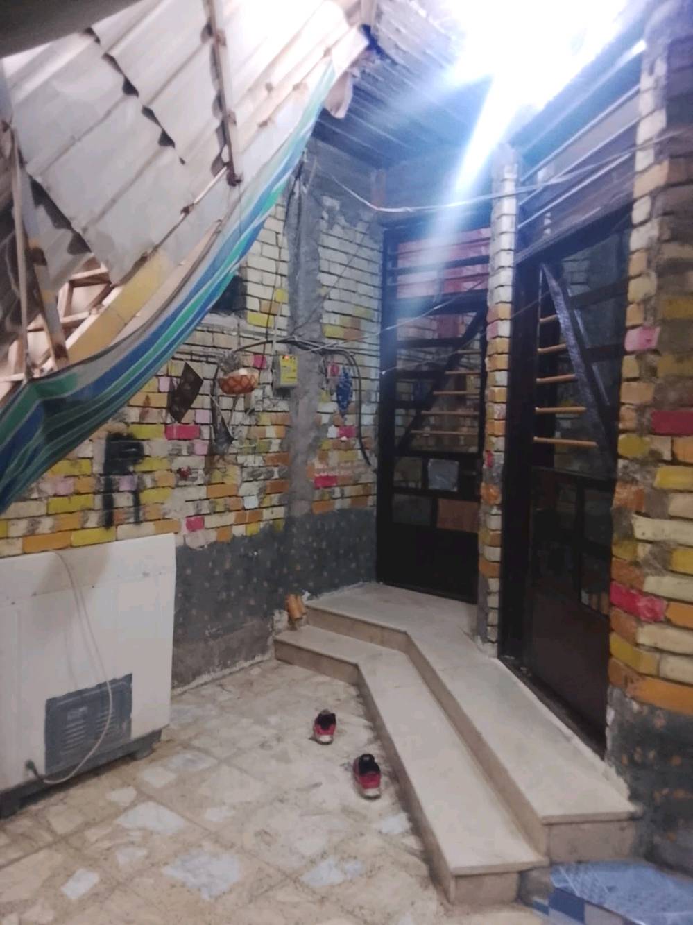 بيت للبيع طابو ملك صرف المساحة 100متر الواجهة 5 ونزال 20 يوجد 3 غرف نوم في حي الرئاسة شارع عشرين خلف سنتر المصطفى ***********