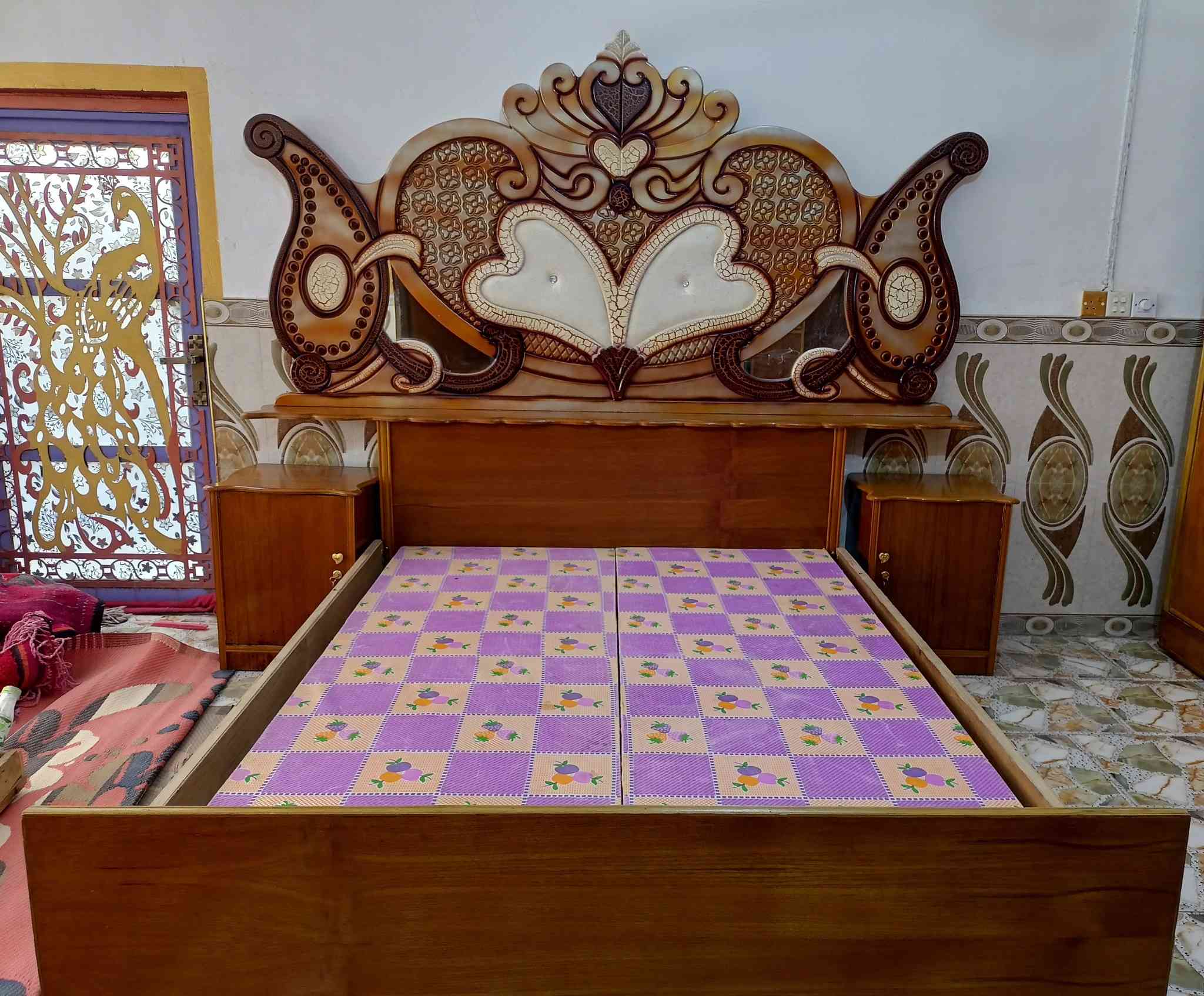 مكان نجف /‏‏‪‏‪***********‬‏
غرفه خشاب ام 5باب صاج عراقي نضيفه جدآ بعد احلى من صوره بالحقيقه سعر 425 بيه مجال
