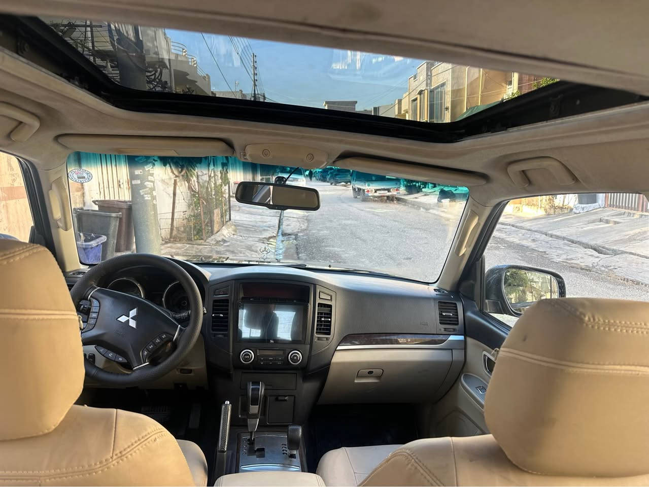 السلام عليكم
رقم موبايل (***********) واتساب موجود 
للبيع باجيرو موديل 2010 وارد خليجي السعر (120) مكفوله كفاله عامه من صبغ وتبديل مواصفات السياره فول 1/1 حبتور فتحه بلقماره شاشه كبيرة كامرا خلفيه وحساس تحكم ستيرن داخل صاج مكينه 6 سلندر 7 راكب ثلاث قطع تبريد كشنات جلد+ كهربائي يدات نيكل أشاير بلمري مري شفط فور ويل  كير وحداديه تبريد وتخم تايرات بحاله ممتازه جدا جدا رقم دهوك انكليزي تحويل مباشر مكان سياره في اربيل / بسمى تحويل مباشر أربيل, العراق
