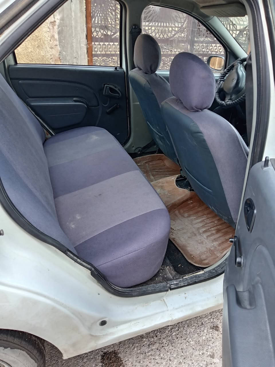 سلام عليكم للبيع رينو لوكان مديل 2009 رقم بغداد انكليزي سياره خير من الله السعر ٤٠ مكاني بغداد العبيدي الاستفسار على هاذه الرقم ***********
