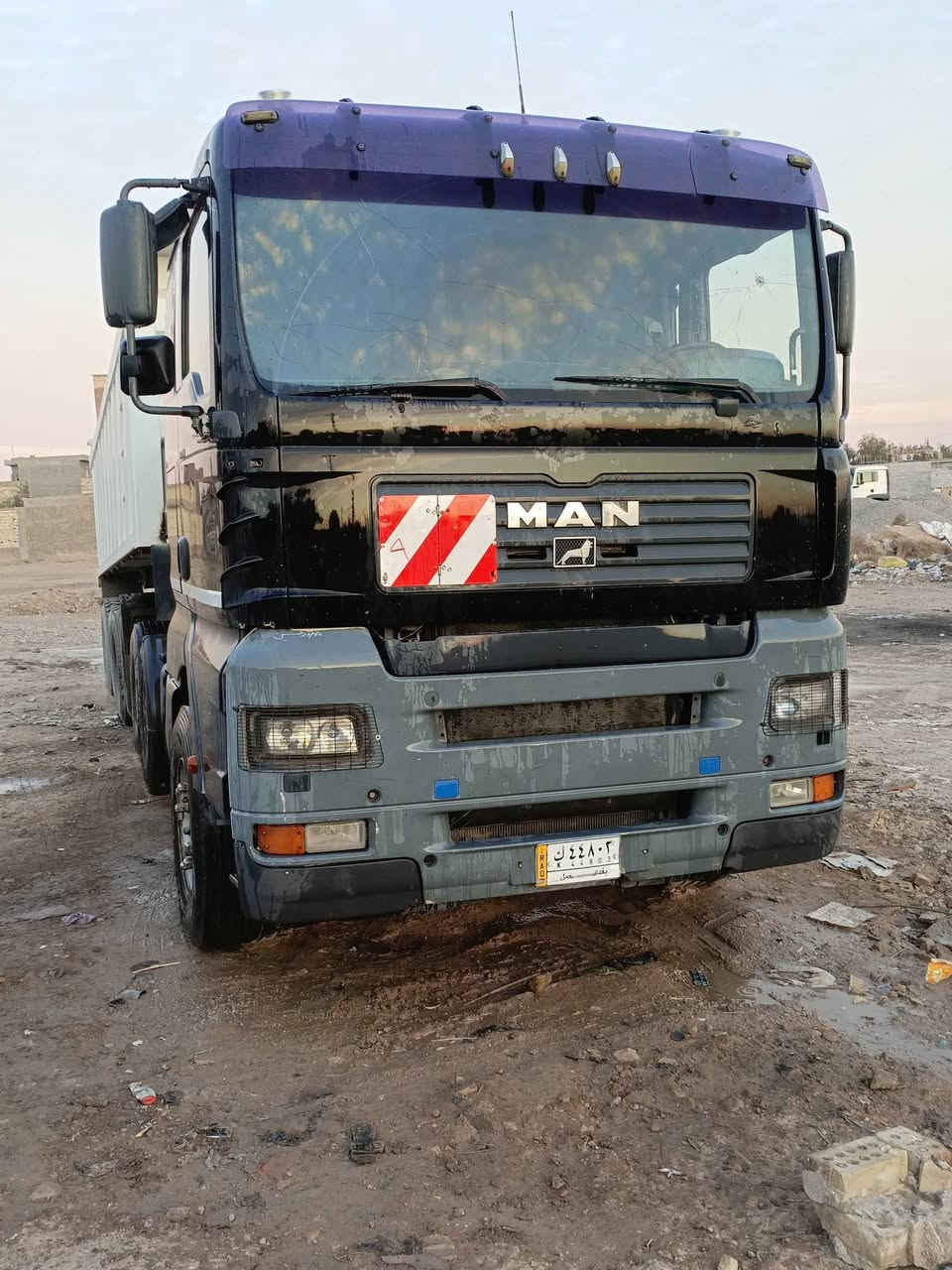 السلام عليكم مان تيكا للبيع 410 ميكانيك مكفول مربوطة 4محاور عربانة ماموت مجموعة  سبرنك شاصي مكفول بم ونوزل كير قمجي العنوان بغداد المعامل السياحي ***********
