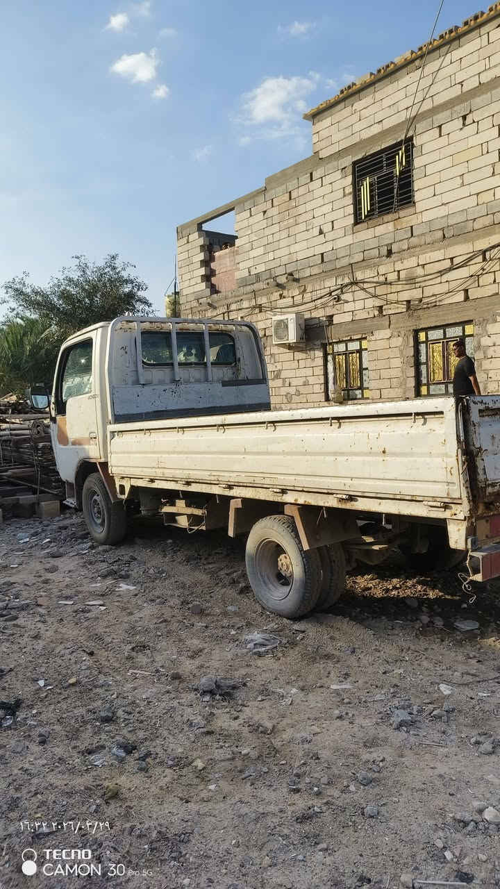 سلام عليكم عندي سياره للبيع سامسونك راعيها ما اندله سياره أبيعها كومه حديد شقاله السعر20ورقه وبيها مجال للاستفسار علا لارقام ضاهره ***********//
