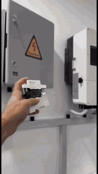 ⚡🔒 جوزة حماية بترى 63A
مو بس للبيوت.. تنطيك أمان عالي بعدة مجالات 👌
تشتغل بكفاءة عالية سواء للـ:
🏠 المنازل
🏢 المحلات
☀️ أنظمة الطاقة الشمسية
🔌 أي منظومة تحتاج حماية من التحميل الزايد

✅ حماية قوية ومضمونة
✅ جودة تصنيع عالية
✅ كفاءة تدوم سنين

للتواصل معنا عبر منصاتنا: 
* 📞 الهاتف/واتساب:        [***********]  

* 📘 فيسبوك: [بيج الازل][https://www.facebook.com/share/17Vmw6vkqg/?mibextid=wwXIfr]

* تيك توك https://www.tiktok.com/@ali_075bmw?_r=1&_t=ZS-91VcKnpYI3J

* تلكرام https://t.me/Alazil22
