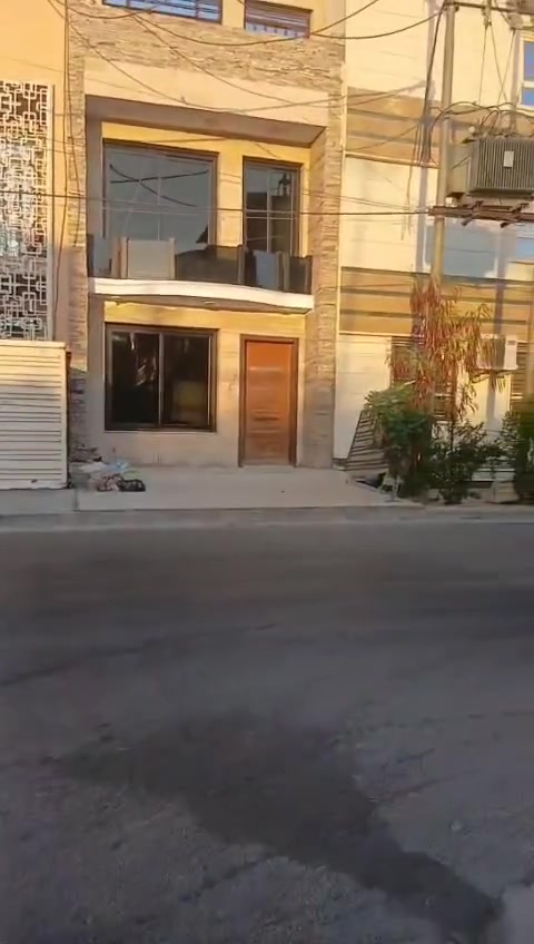 السلام عليكم يوجد بيت الايجار حديث ثلاث طوابق مساحته 50متر ***********

