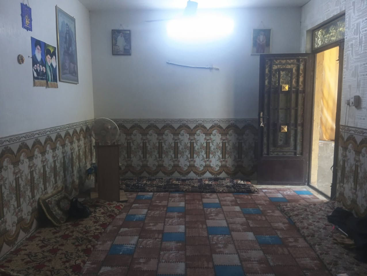 دار للبيع طابو زراعي سند 25 المساحه350م طابق ونصف عباره عن استقبال 4في6ومطبخ حار ومطبخ بارد وغرفتين نوم مع هول مع صحيات داخليه واخرى خارجيه اما الطابق الثاني عباره عن غرفتين نوم مع هول ممر مع صحيات البيت بناء حديث 2020 مع طارمه وثلاث دنك طابوك الطابق الارضي اما الطابق الثاني نص طابوك ونص بلوك كربلاء طويريج ناحية الخيرات مركز الناحيه السعر خاص المراجعه على الرقم *********** كما هو موضح بالصور كهرباء طوارى تيل بالباب ثري فيز
