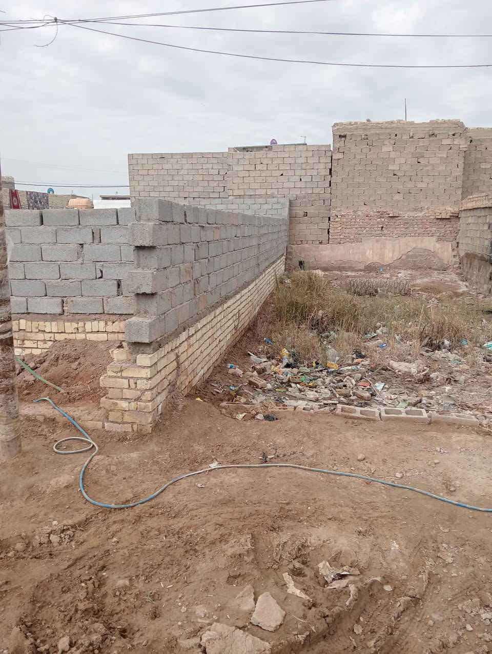 السلام وعليكم هيكل عل النص للبيع العنوان سبع قصور الفرع المقابيل المدارس بنص الفرع ايطلع علئ شارع أبو علي 
السعر 14 قفلة  مستعجل علئ بيعتة الرقم ***********
