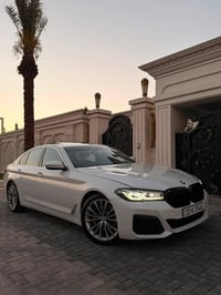 بي ام دبليو 530i • بي ام دبليو 2023 • بي ام دبليو ابيض • سيارة امريكي ...