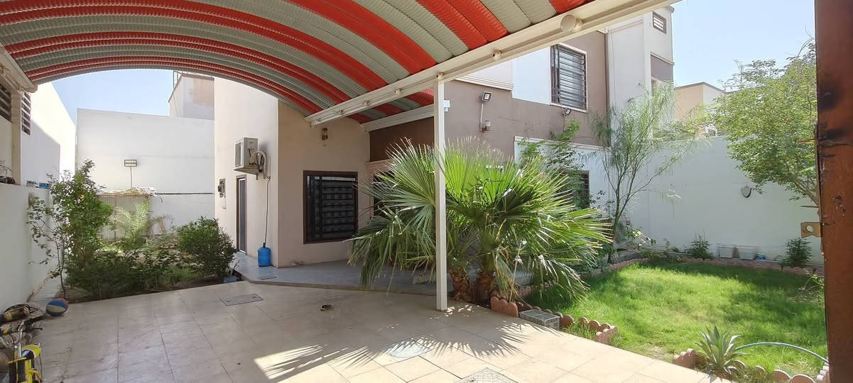 للبيع أو مراوس دار في مجمع الإميرات الأول 250متر سند حر موقع مميز قرب جامعة الكفيل للستفسار أكثر الاتصال على الرقم ***********
