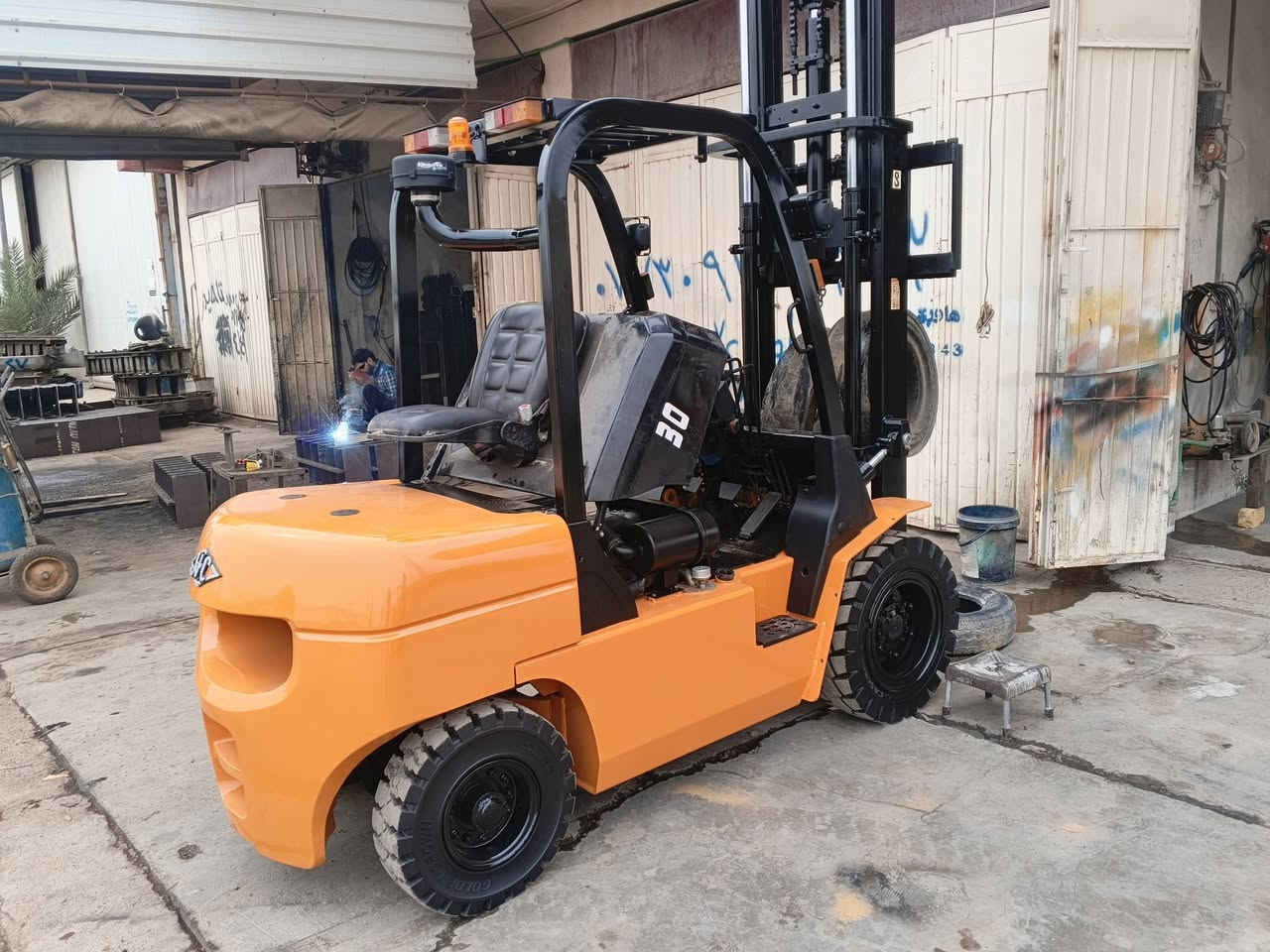 سلام عليكم
للبيع رافيعة HC
محرك كير ازورةياباني موديل 2013
جوب حاوية 3حركة 3طن 
اوراق كامل منفيست كاتي سليمانية 
تخم تاير ربل جديد رافيعة كفالة عامة 
سعر 70شوية مجال عنوان كلار 
***********
