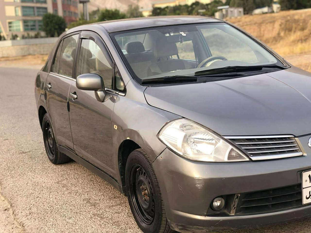 سڵاو،نیسان تیدا بۆ فرۆشتن مۆدێل٢٠٠٧ دوو جەمەلەخی بۆیاخە بێ ناو گرتن بە شەرتی گێڕ و مەکینە ئەی فرۆشم پێش و پشتی کەپسە بەشەرت سەیارەکە هی خۆمە و هی مەعرەز نییە یەک مەسرەفی تیا نییە بە شەرت ئەی فرۆشم کەمێک کاڵ بونەوەی سەقفی هەیە وسەنەوی بەسەر جوە ***********-*********** كويسينجاك, أربيل
