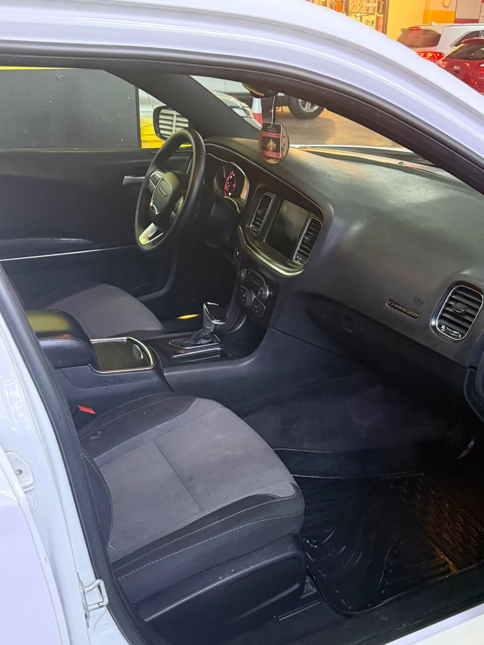 السلام عليكم 
سياره جارجر موديل 2016 عل وضع الوكاله. كلين 
مواصفات sxt 
مكفوله كفاله عامه السياره بدون حادث 
السعر. 225$
للاستفسار الاتصال. ***********
