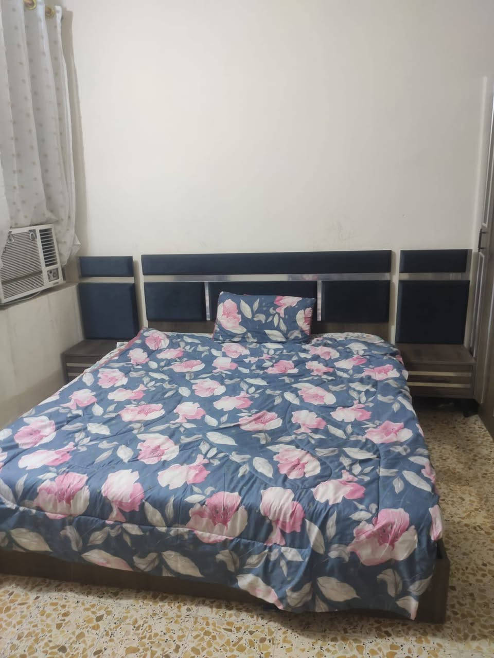 غرفة نوم تركي للبيع السعر 600 وبيها مجال للاستفسار الاتصال على الرقم ***********
