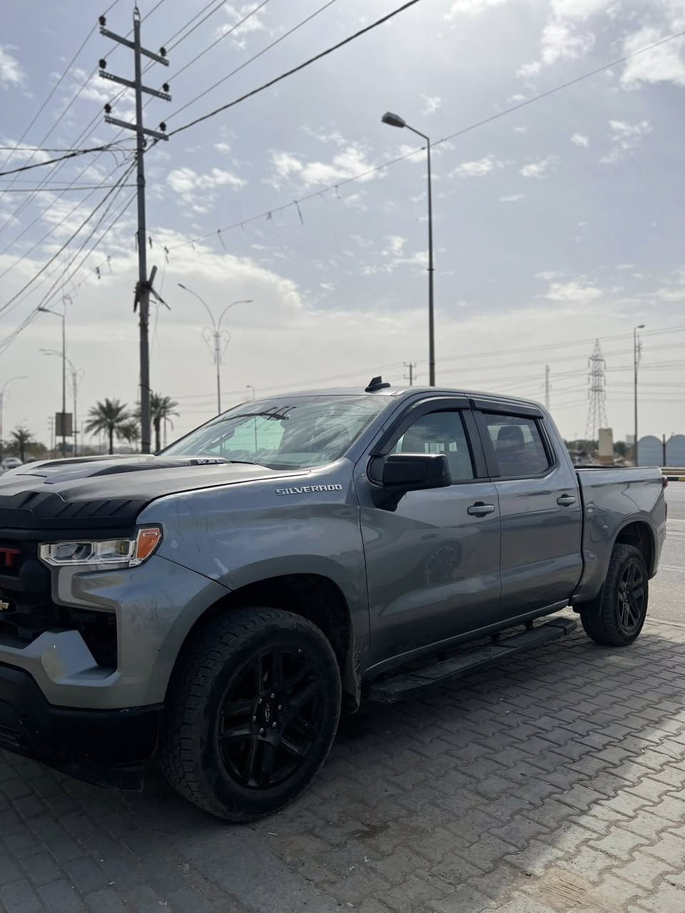 سلفرادو  2024 RST محرك
ماشيه 30 الف كيلو فقطط يعني مرتين مبدل دهن بس 

محرك 2.7 اقتصادي وعزم قوي كلش لون اسمنتي مميز كلش

بدون رقم تكدر ترقمه اي محافظة

دشبول تاهو شاشات ديجتال 13 انج ثنين

حادث بجم امامي تبديل فقط بنيد السياره بدون قطره صبغ 

وجاملغ  رجع بارد وبيه بارد بالباب 

والباقي كله نفس غراضه اجت وياها شباك ودعاميات ثنين ولايت تك 

ايرباك ستيرن وبرده السايق طاگ

بدي قصير باب طويل مساحه داخل السياره كلش جبيره 

عليه ويل تريل بوس وتاير اصلي قيادة جميع الضروف اجت وياها 

السياره نقص دعاميه خلفيه فقط 

السعر 290  او مراوس بسياره بسعره

قفل والسعر كلش مناسب لان العاديات والبوليسي 

ينباعن ب 300

رقمي *********** كربلاء
