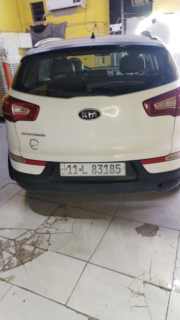 اسبورتج خليجي كفاله من الضربه توجد رصعات بصيطه وصبغ اصعين نهايت الصندوك فول عده البصمه مكينه 2000 السعر 138 رقم بغداد مكانها بغداد الكاضميه *********** باقي التفاصيل يرجو التصال موديل 11
