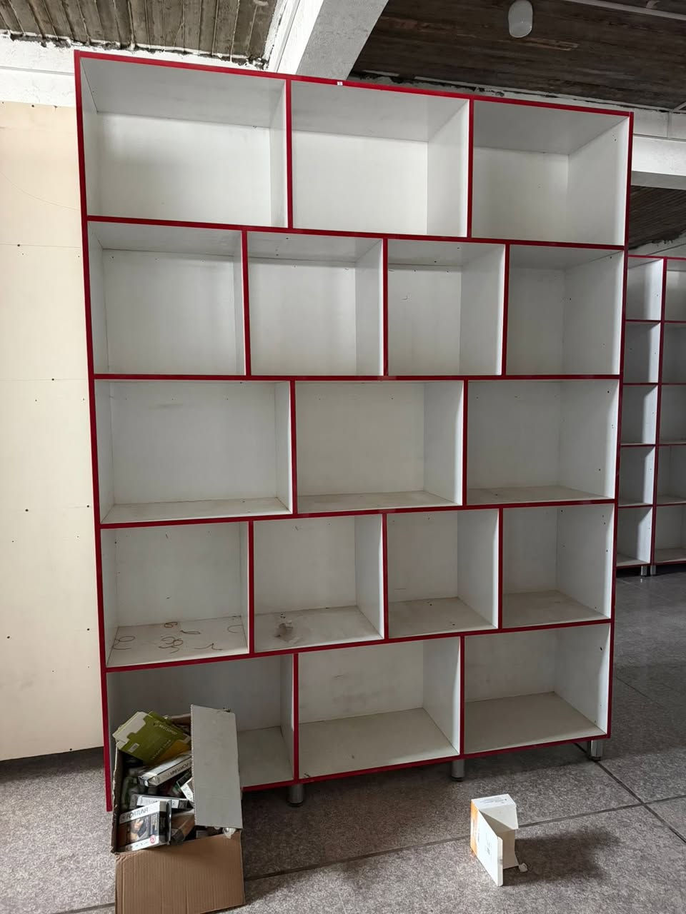 السلام عليكم.فاترينات HDFتصفيه مخازن درجه اولى الوزن ٩٠كميه كبيره من اجودانواع الفاترينات اي استفسار اتصال عله الرقم بي واتساب ***********
