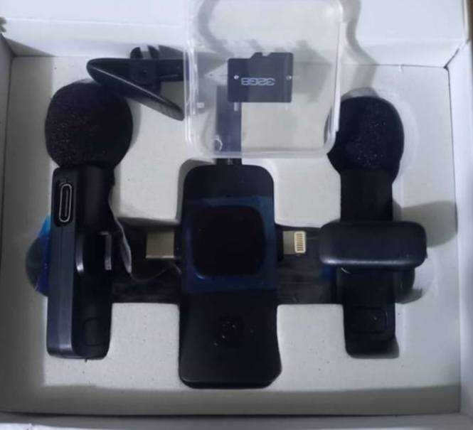 ميكروفون لافالير (Lavalier) لاسلكي محمول، يُستخدم لتسجيل الصوت والفيديو بجودة عالية. 
أبرز المميزات:
• توافق مع iPhone  وال Android
• سهولة الاستخدام: يعمل بنظام "التوصيل والتشغيل" (Plug and Play) دون الحاجة إلى تطبيقات خاصة.
• تقليل الضوضاء: يحتوي على رقائق ذكية لتقليل الضوضاء المحيطة وتوفير صوت نقي.
• نطاق الاتصال: يوفر استقبالاً خاليًا من العوائق يصل إلى 20 مترًا.
• الاستخدامات: مثالي للبث المباشر، تسجيل الفيديو (YouTube, TikTok)، والمقابلات


**إذا كنت صاحب هذا الإعلان وتريد حذفه لأي سبب، رجاءا أرسل رسالة إلى الدعم الفني**