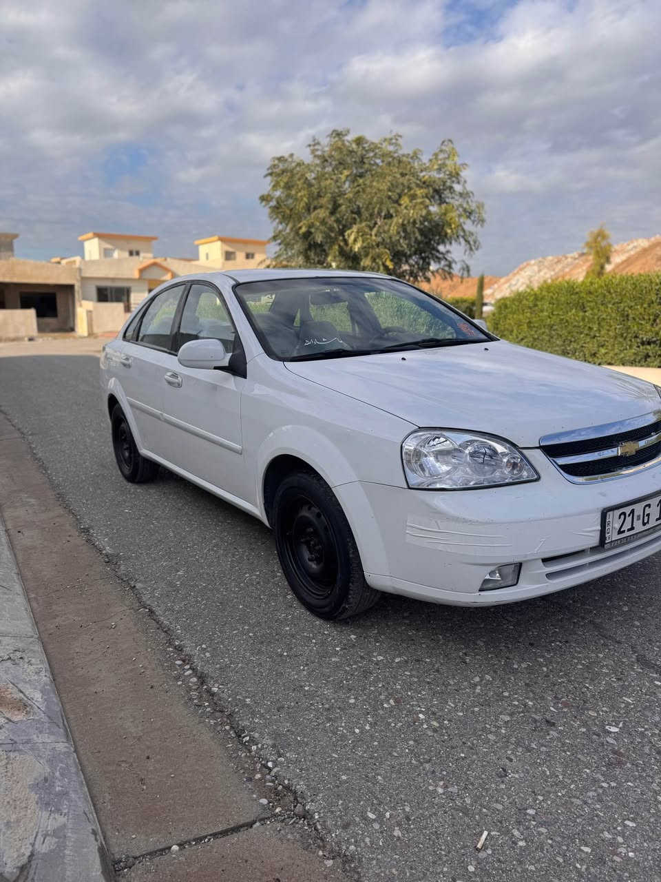 اوبترا موديل ٢٠١٣ كير عادي  سياره بها ربع باب سائق صبغ فقط والباقي كفاله عام رقم سنويه جديد بها كوبون بانزين كير محرك بدون عيب 
سعر ٨٥ مجال 
رقم موبايل *********** كركوك, العراق
