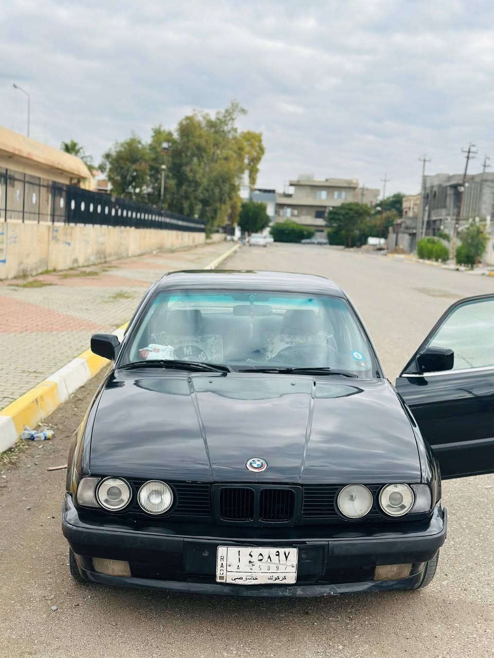 بي ام دبليو موديل 91وارد ياباني سياره حلوه الحمد لله وجاهزه صدر امامي خلفي حلو  نص عمر السياره موجوده بكركوك سعر 55
***********
وهذا واتساب
***********
سياره معمره جديد نقص بس بوليش اطلب الصباغ بوليش 
سنويه جديده بس استلام لوحات بعد رقم كركوك
