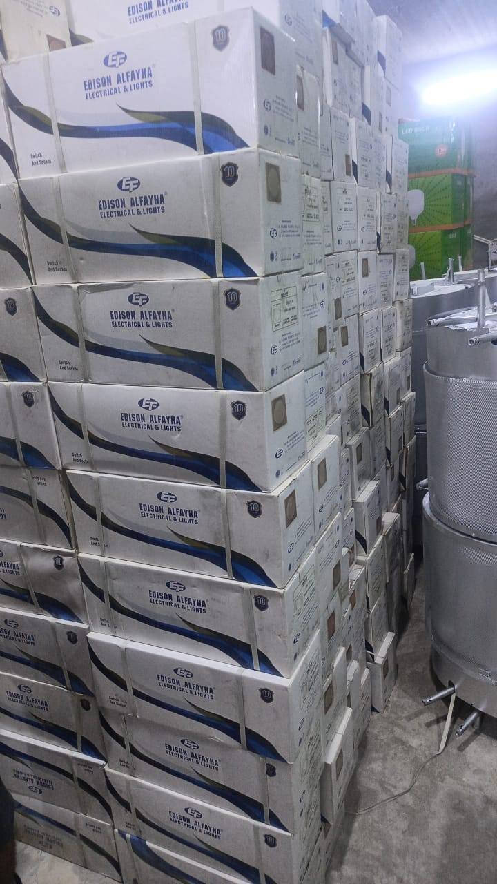 سلام عليكم سويجات مشكله ديكور نحاس بيع جمله فقط سعر القطعه ٢٥٠ دينار بيع جمله ***********
