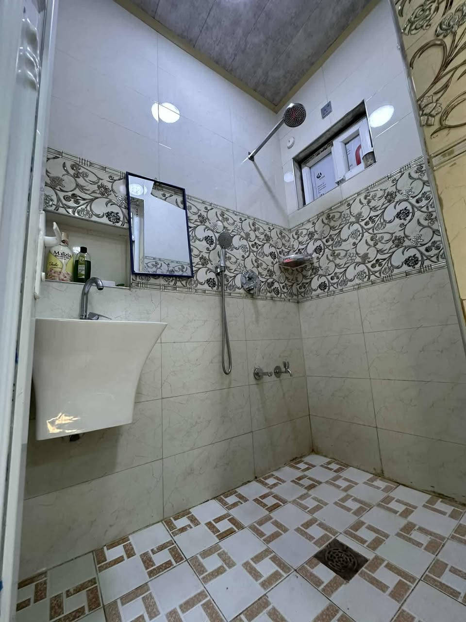 دار سكن الدار البيع بناءحديث مساحة 100السكان حي الموظفين 
#غرفه نوم 1♦️✨🌹
ــــــــــــــــــ
#براني ♦️♦️♦️♦️
ـــــــــــــ
#صاله ♦️♦️♦️♦️
ـــــــــــ
#صحيات ♦️♦️✨✨
ــــــــــــــ
#مطبخ ✨✨✨✨✨
===≠==
#حمام داخلي ✨✨✨✨
ــــــــــــــــــ
#منور ♦️♦️♦️♦️♦️
⁦^⁠_⁠_⁠_⁠_⁠_⁠_⁠_⁠_⁠_⁠^⁩⁦^⁠_⁠_⁠_⁠_⁠_⁠_⁠_⁠_⁠_⁠^⁩
#البيت حلو نظيف بيان حديث ينباع نقد السعر خاص
⁦<⁠(⁠￣⁠︶⁠￣⁠)⁠>⁩⁦<⁠(⁠￣⁠︶⁠￣⁠)⁠>⁩⁦<⁠(⁠￣⁠︶⁠￣⁠)⁠>⁩⁦<⁠(⁠￣⁠︶⁠￣⁠)⁠>⁩
الاستفسار اكثر بس واتساب 📱
⁦<⁠(⁠￣⁠︶⁠￣⁠)⁠>⁩⁦<⁠(⁠￣⁠︶⁠￣⁠)⁠>⁩⁦<⁠(⁠￣⁠︶⁠￣⁠)⁠>⁩⁦<⁠(⁠￣⁠︶⁠￣⁠)⁠>⁩
اتصال على الارقام 
‏‪***********‬‏📱
***********📱
