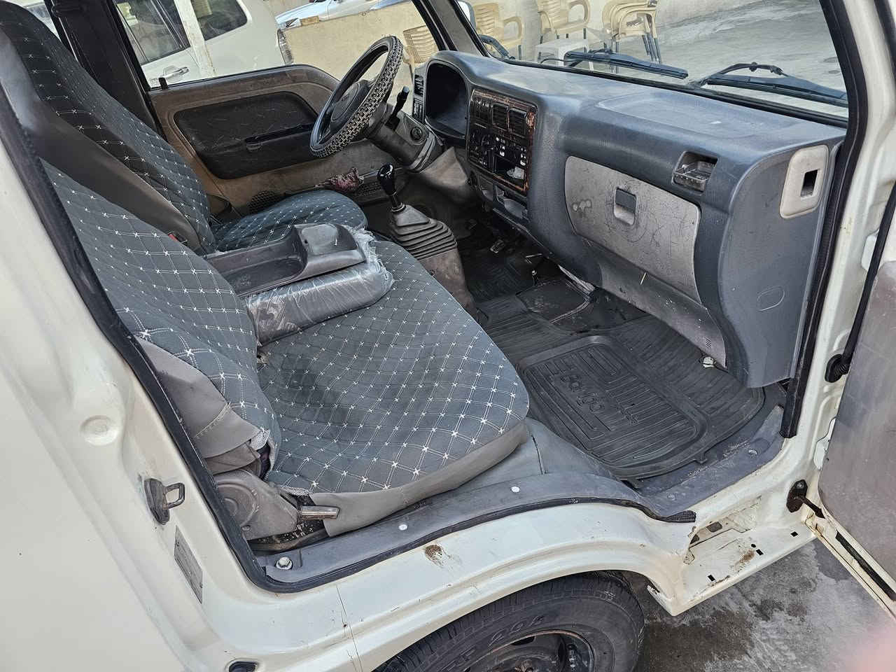 السلام عليكم
كيا ام عيون موديل 2002سياره جاهزه مجهزه ما بيه نقص تحويل ثاني يوم رقم نكليزي مكينه جديده كير جديد  صدر حلو  مكان سياره يوسفيه سعر سياره 75وبيه مجال ***********\***********
