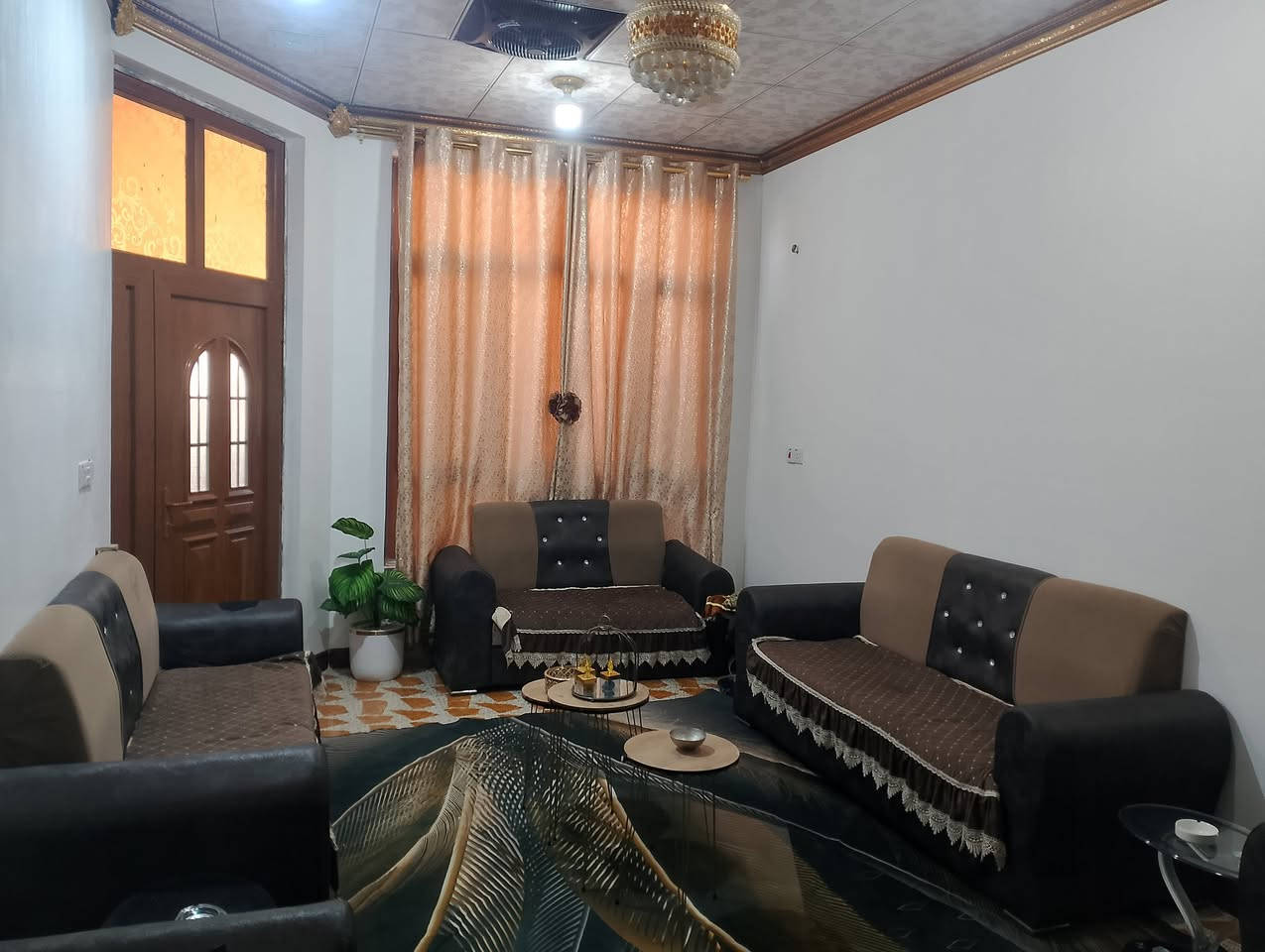 بيت بانميل بداية منطقه قريب من شارع العسكري ثالث بيت مساحه 126فول سيراميك سقف ثانوي و pvc قاطين 
سعر 48لاستفسار اكثر *********** مكان خانقين
