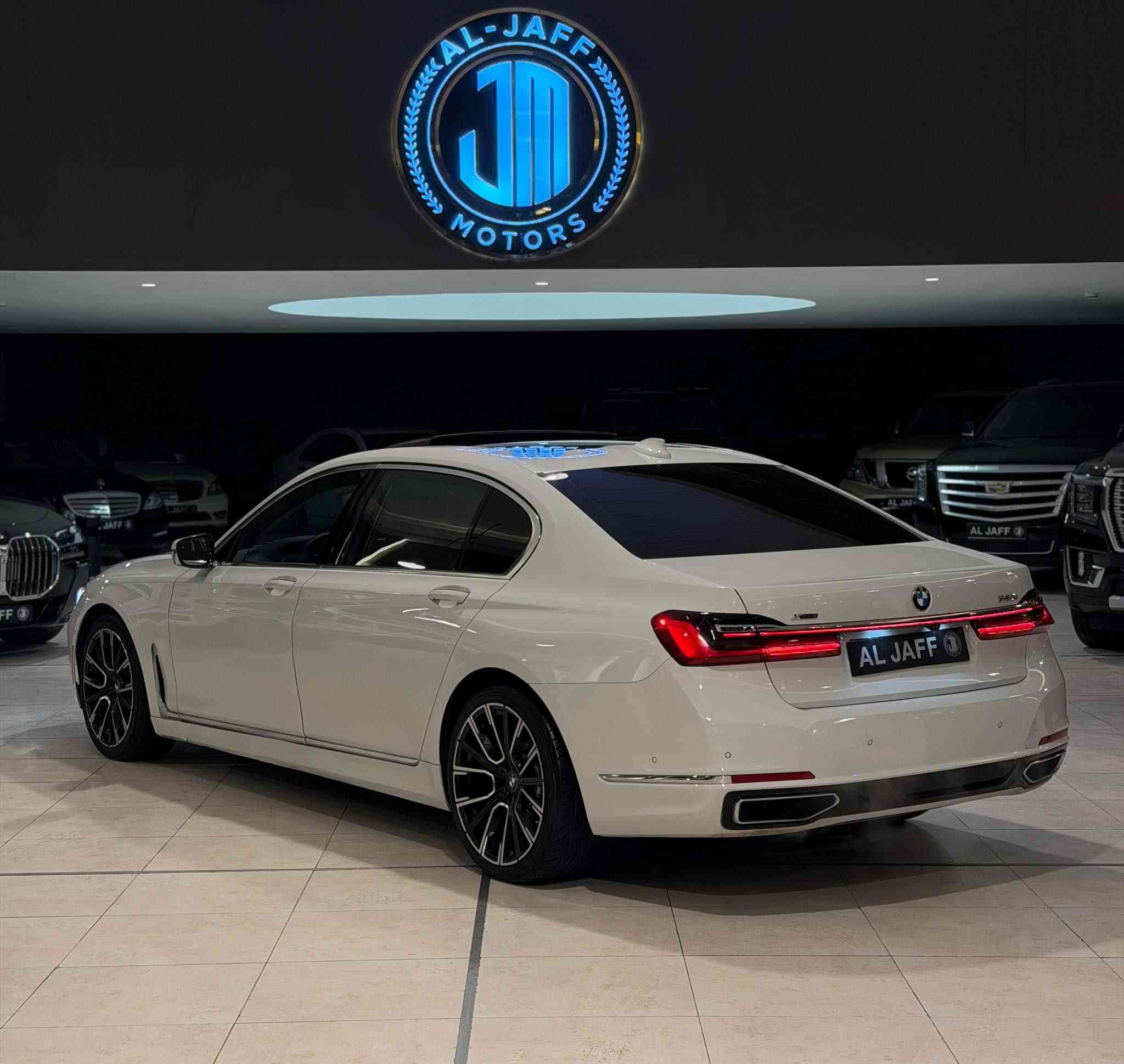 السلام عليكم 
للبيع فقط
ا BMW 740 Li موديل 2022 باب طويل
السياره فول الفول (بانوراما وداتا شو وكامرات 360 درجة وابواب سحب وجكات ورادارات ونقطة عمياء وكشنات جلد وتبريد وتدفئة حتى الخلفية وبصمات وصندوك كهرباء و5 بردات وبعد كلش هوايه مواصفات)
🚨السيارة وارد امريكي بدون صبغ فقط باب مبدلة بلادي بدون صبغ ومكانين بارد وممبينات الباقي مكفول،
🚨بدون ايرباك (ايرباكات كلها سليمة) ،بدون دواخل
🚨بجم كبس
🚨گير ومكينه وحداديه بشرط بدون فتح او خلل (صفر مسج)
السيارة مرقمه وجاهزة،
السعر : 425$ ورقة
للاستفسار : *********** كاوه جمال 
او واتساب نفس الرقم 
العنوان : السليمانية المعارض الجديده شركه (الجاف موتورز) السليمانية, العراق
