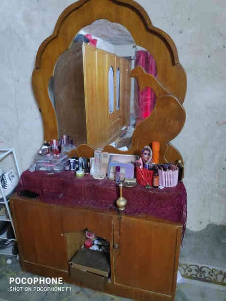 سلام عليكم غرفه تسكام 6ابواب وزاويه كبيره عدال خانتيت وميز تواليت نضيف والجربايه وتاج الجربايه مكاني بابل النيل السعر 375  رقم اتصال وتساب ***********
