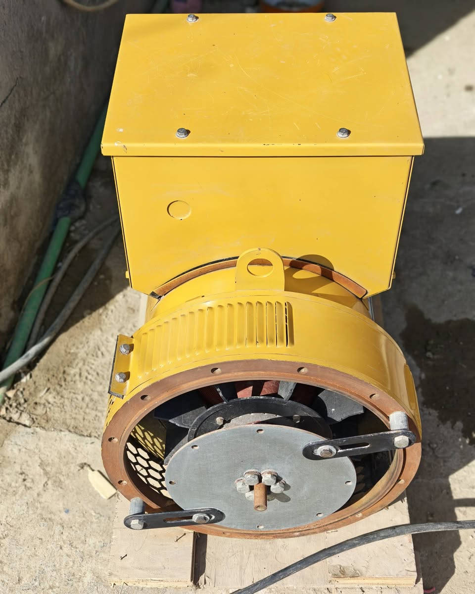 السلام عليكم يوجد راس توليد ايفو تك اصلي جديد غير مستخدم طبك بلادي حجم 20KV ثري فيز للبيع للاستفسار الاتصال على الرقم ***********
