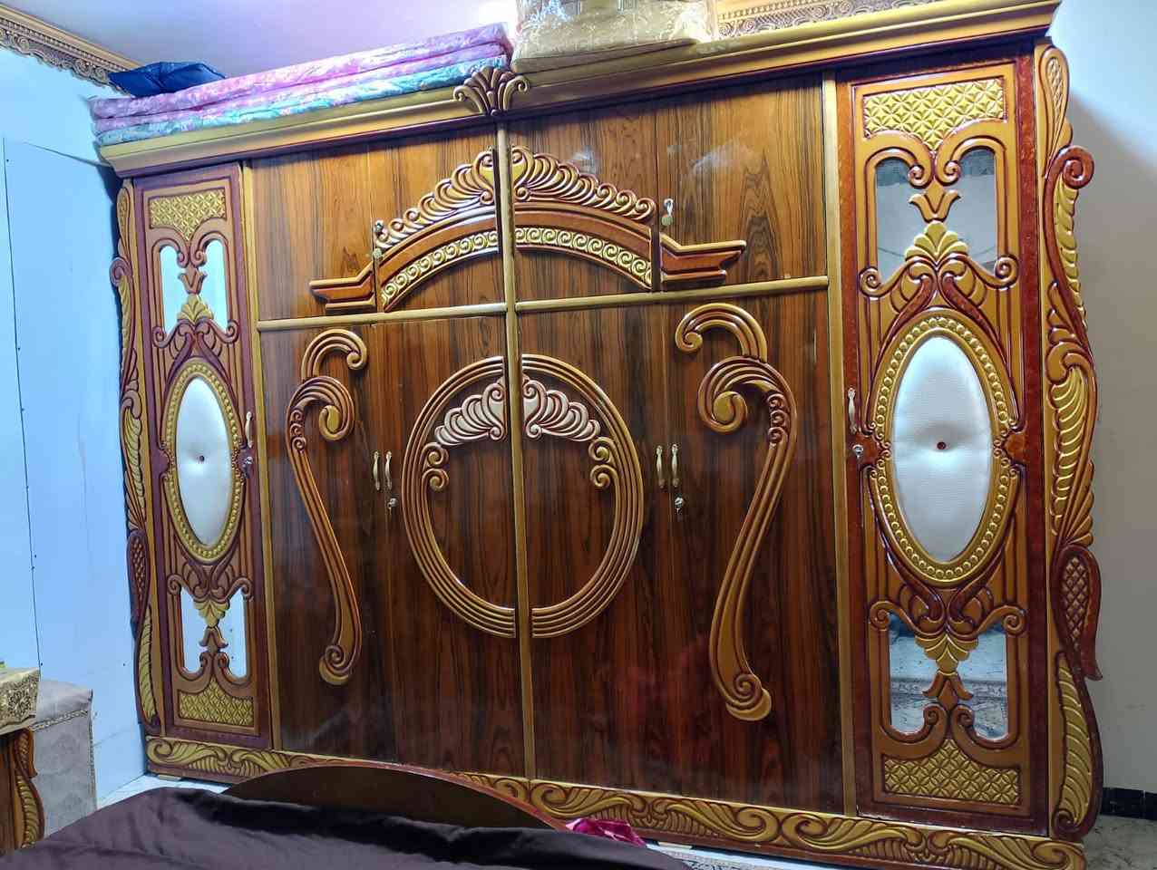 السلام عليكم 
عندي غرفه للبيع***********
