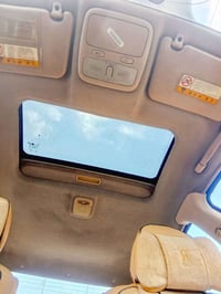 نيسان سني تكسي (اصفر) موديل 2008 فتحة سقف وتحكمات وتبريد بيانو ومري شف...