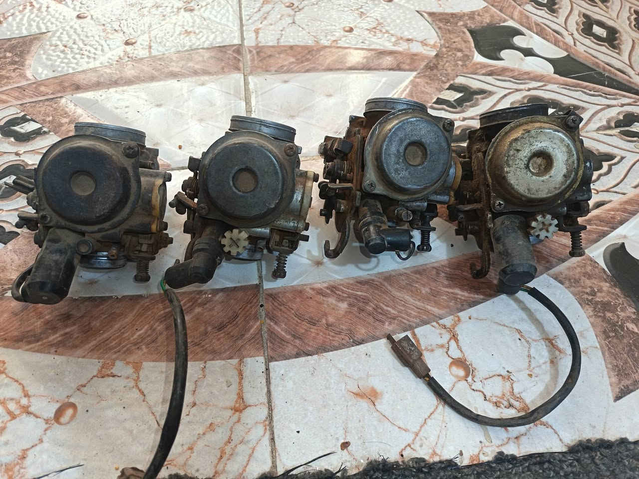 كابريتر فراشه بلادي وتجاري كلهن شرط الشغل ***********
الواحد ب١٥ تاخذهن كلهن ٤٥ ألف
