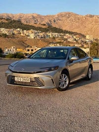 بسم الله الرحمن الرحيم  تويوتا كامرى 2025 le hybrid لونها سلفر سيارة م...