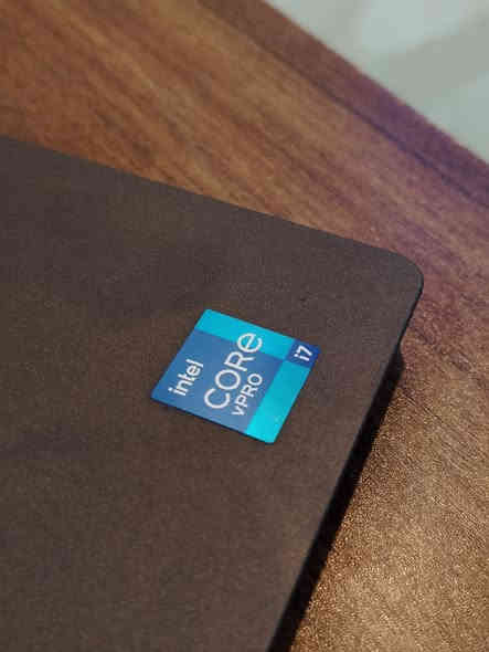 لابتوب DELL معالج i7 جيل 12TH للبيع .
اللابتوب مفول مواصفات
الجيل مالته جدا حديث الي هوة الجيل ال12 يعني سنه الإصدار مالته حديثه وادائه قوي.

معالج i7 فدشي يتحمل شغل والعاب 
تصميم سلم ووزنه خفيف
حواف شاشة نحيفه .

اللابتوب جدا نضيف وادائة قوي وممتاز يفيد الي عنده دراسة او العاب متوسطة او غيرها من الاستعمالات .

المواصفات :
المعالج intel cori7
الجيل : الثاني عشر (12)
كرت الشاشة : INTEL GRAPHICS 8GB
الشاشة : فول اچ دي (FHD) حجم 14.3 دقتها والالوان جدا واضحه وتشغل 4K بالمشاهدة .
الرام : 16G نوع DDR4 فدشي راقي .
الذاكرة : 256GB ssd M.2 
كيبورد عربي انكليزي ليزري .
كيبورد ميكانيكي ضوئي .
سماعات ستيريو .
كامرة امامية واضحه
غالق كامره سلايد
بطارية اللابتوب ليثيوم تطول فوگ ال 4 ساعات ب الاستعمال المكثف .

المنافذ :
منفذ تايب سي للشحن
منفذ  تايب سي للبيانات 
منافذ USB 
منفذ Hdmi
منفذ سماعات
وغيرهن بعد.
المميزات:
كيبورد عربي انكليزي ليزري ضوئي ميكانيكي .
لونه كاربون فايبر من الخارج واسود الداخل فدشي مرتب

الملحقات:
ملحقاته كلها موجودة واصليه
كيبل ثلاثي اصلي.
شاحنة اللابتوب الاصليه  .
جنطة لابتوب لونها اسود ومرتبه هم بعدهي جديده غير مستخدمه .

منصب عليه وندوز 11 برو مفعل مدى الحياة وحزمه الاوفس كامله كذلك مفعلة مدى الحياة .

اللابتوب كلش نضيف ومواصفاته قويه ومحترمه وتصميمه كلش مرتب . ومابي أي نقص كيبورد سماعات انترنت شاشة كامرة كله شغال وممتاز وماب اي نقص من اي ناحية .
وكلشي بي بعده جديد ونضيف مثل ماموضح.

السعر : 475 الف وبي مجال جدا قليل .

مكاني النجف والي يريده توصيل هم موجود ان شاء الله .

***********

(لابتوب للبيع النجف بغداد الانبار البصرة حاسبة محمولة منضدية دل dell hp pc laptops laptop computer )
