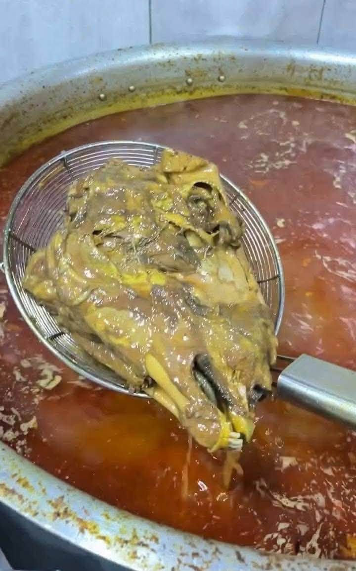 بيع مباششششر😋🤳🏻🤳🏻🤳🏻🤳🏻 للغداء والعشاء

اطلب طلبك بكل راحه من مطبخ  ملوكه طبخ بيت نضافه وطعم مرغوب 🙏🏻❤️

1️⃣العرض الاول 🔥ب  20الف فقط عرض الصينيه العائليه🔥

😋قوزي  لحم 20

😋كبسه لحم 20

😋دليمه لحم ب20

2️⃣العرض الثاني🔥   ب 25 صينيه قوزي لحم مع نص دجاج 

  من مطبخ مأكولات ملوكه😋

للطلب مراسلتي على الخاص او الاتصال على الرقم ***********

توجد خدمه توصيل لجميع أنحاء الصويره 🛵🤳🏻🛵🤳🏻

🔥 🔥
