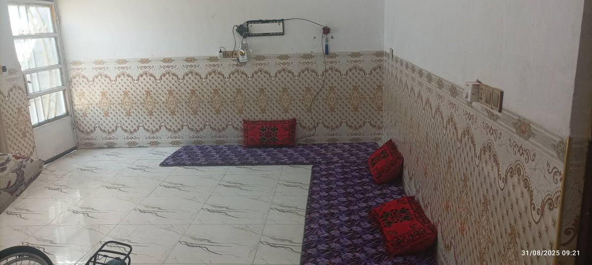 السلام عليكم 
بيت للبيع  200 متر زراعي. يحتوي على غرفة ومطبخ كبير وصاله  وصحيات داخليه و خارجيه . بناء جديد 
الموقع . طرق السنية . قرب معمل الالبان . جهة الزوار . يبعد عن الشارع العام 100 منر  . النزلة تبليط 
للاستفسار/***********
السعر/ 30 وبيه مجال
